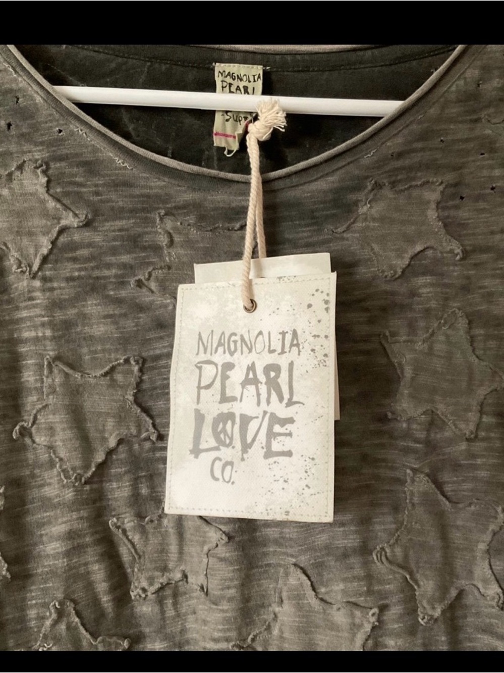 Magnolia Pearl Olive-Gray Star Textured Short Sleeve Tee - Picture 5 of 5